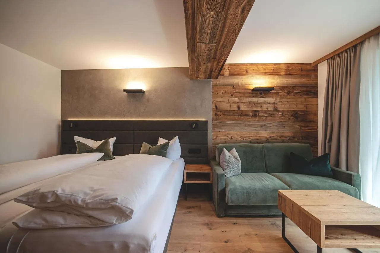 ***  Hotel Stubai Schönberg im Stubaital Avusturya